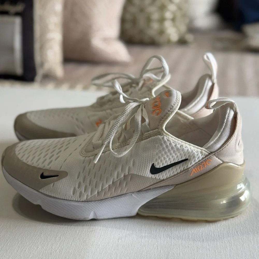 Nike Women’s - Air Max 270 - Summit White/Desert Sand